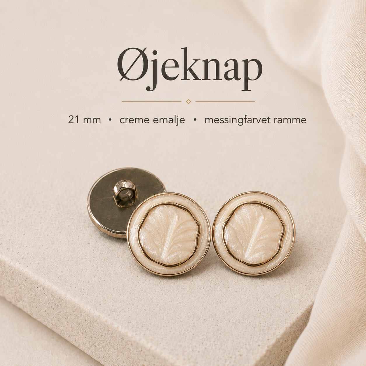 21 mm. øjeknap m. flødefarvet emalje - messingfarvet