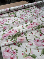 Rosabella - silke satin med rosenprint