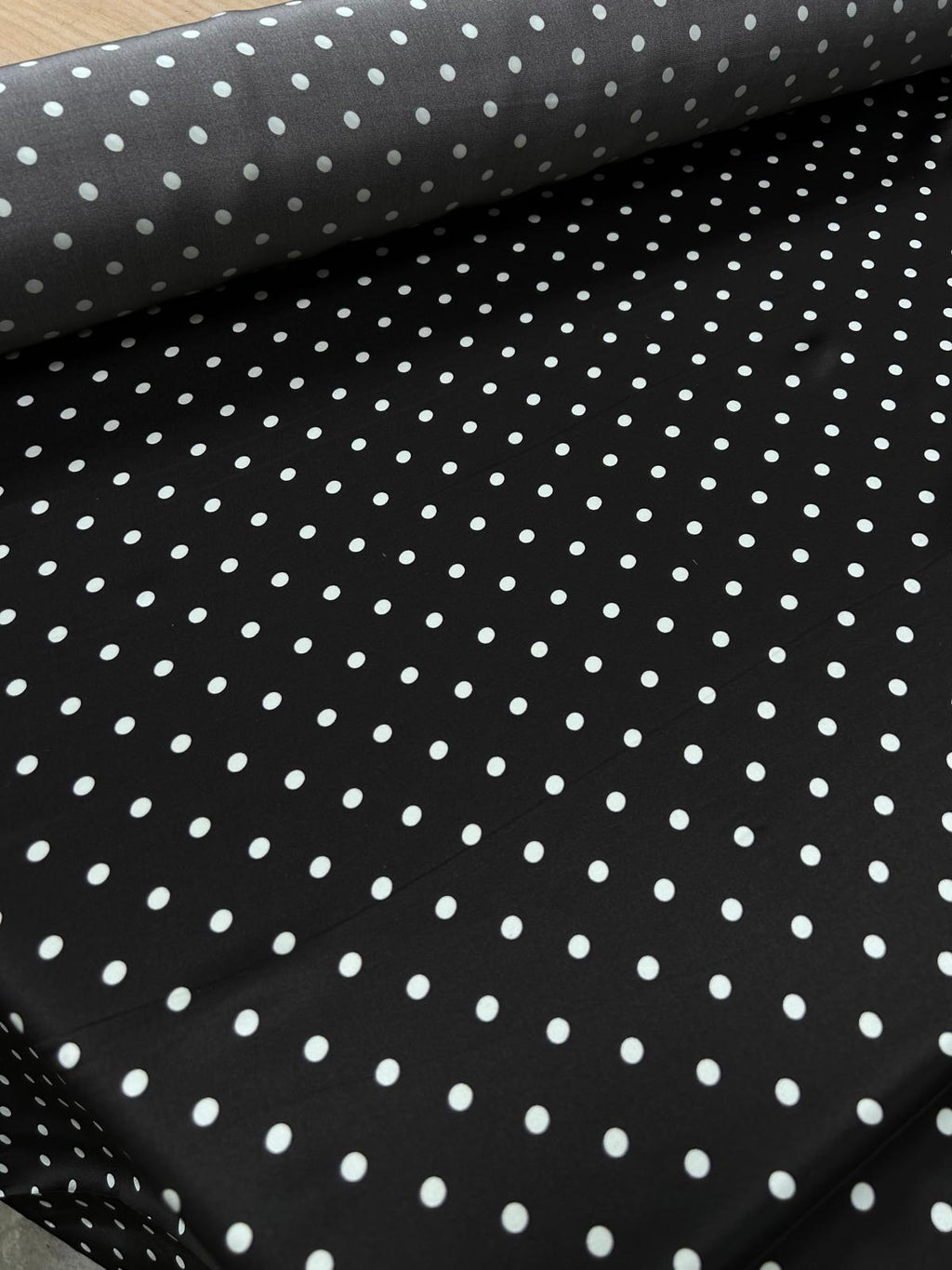 Polka Noir - satinvævet silke