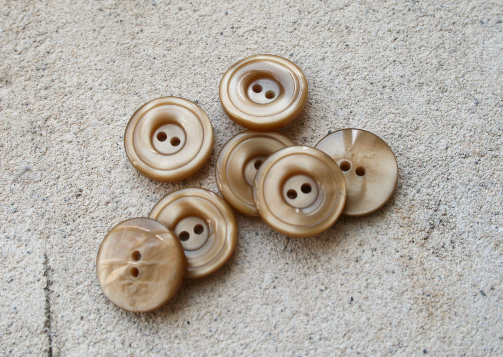 Beige 2-huls knap 15 mm