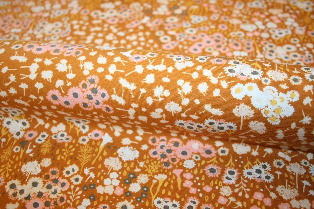 'Marigold' blomstret bomuldsjersey fra Art Gallery Fabrics