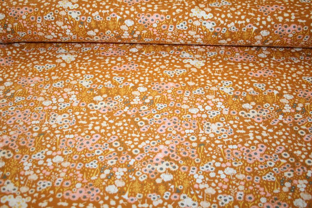 Små blomstret bomuldsjersey 'Marigold' fra Art Gallery Fabrics