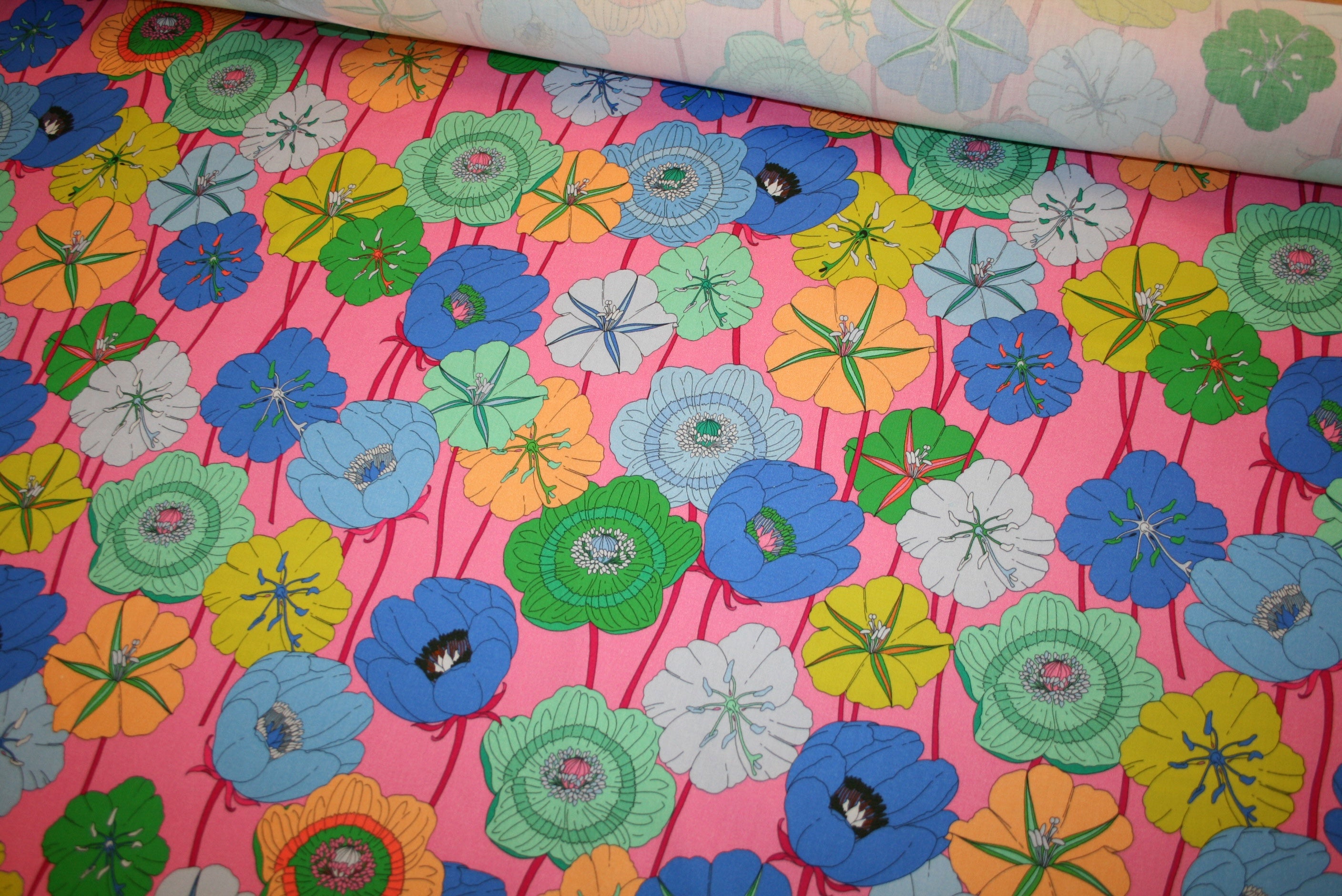 Fiora Rosa - bomuldsstof med blomsterprint