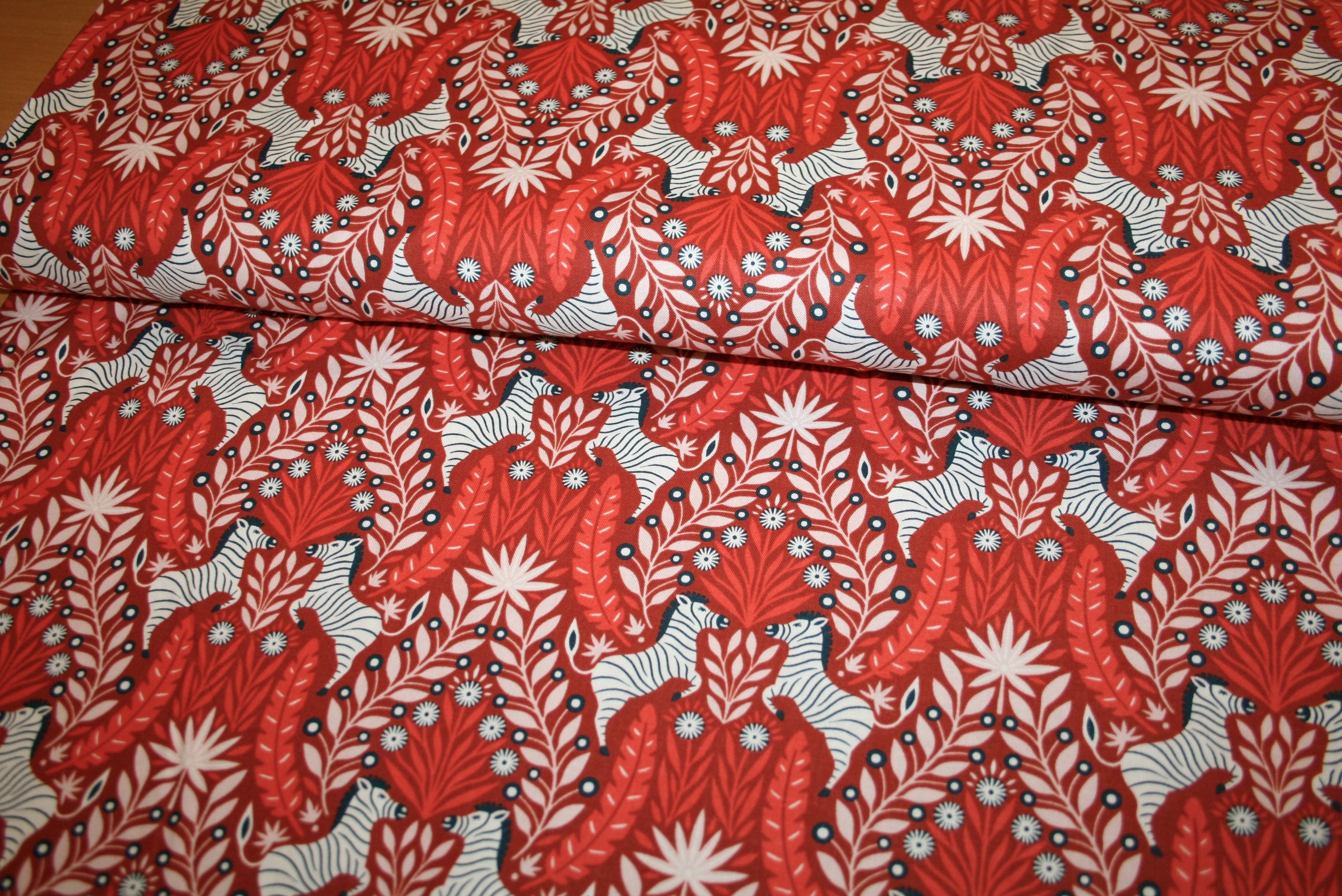 Zesty Zebra bomuldsstof fra Cotton + Steel