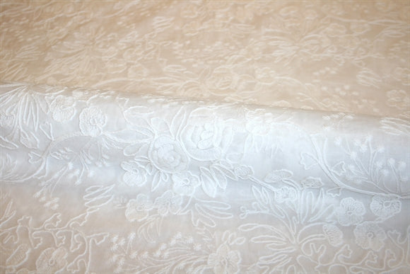 0,7 m. broderie anglaise