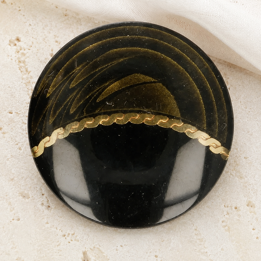 30 mm sort knap med gyldne detaljer