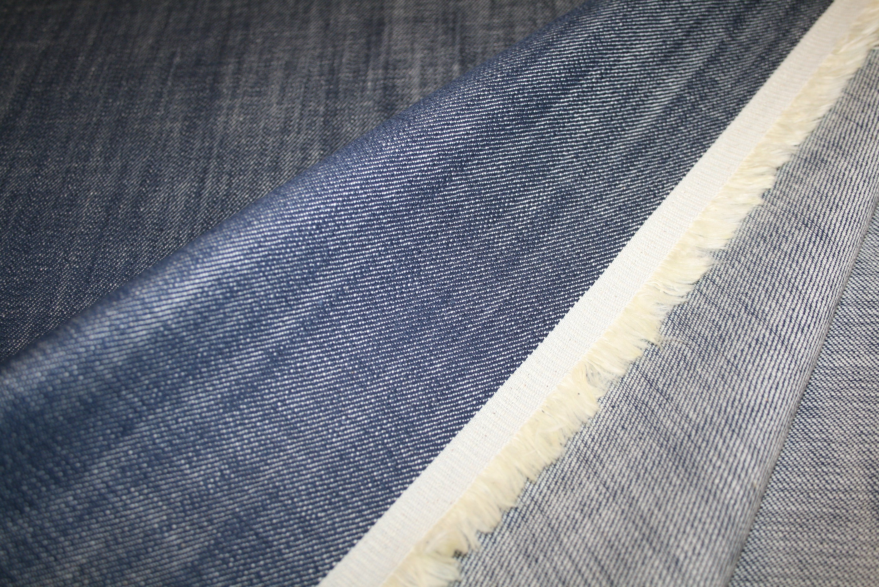 Mørkeblå denim i 100% bomuld