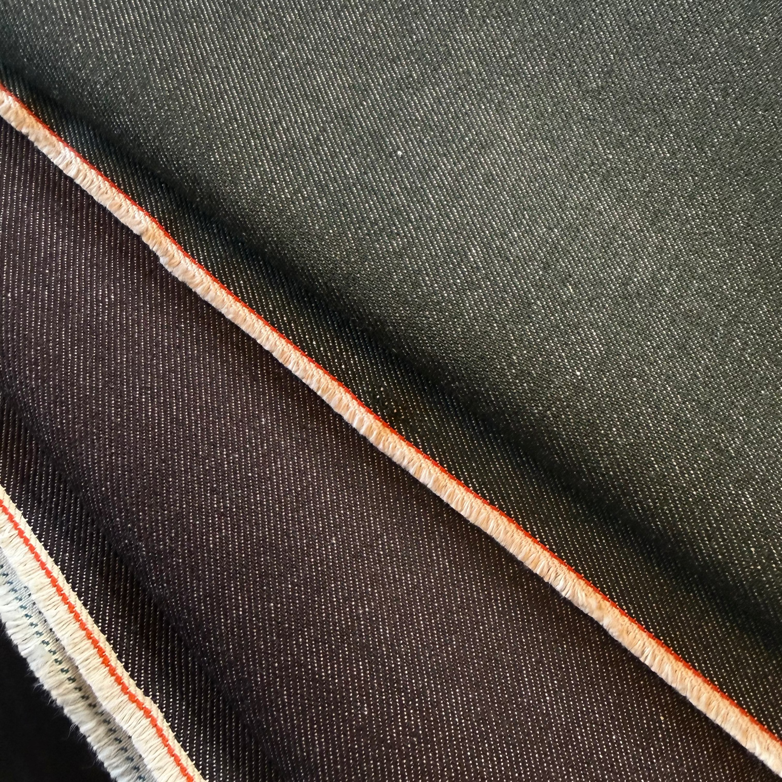 Mørkebrun RAW denim i 100% bomuld