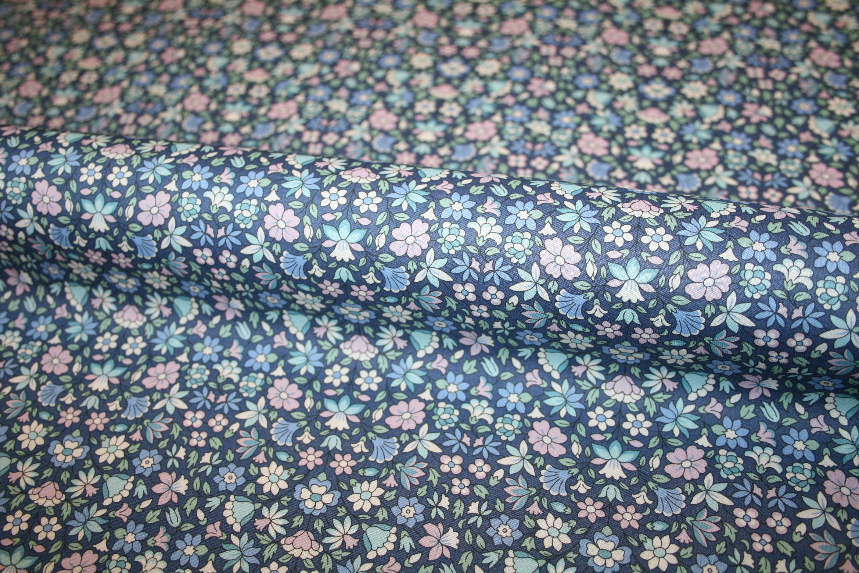 Liberty tana lawn 'Meera' med blomsterprint
