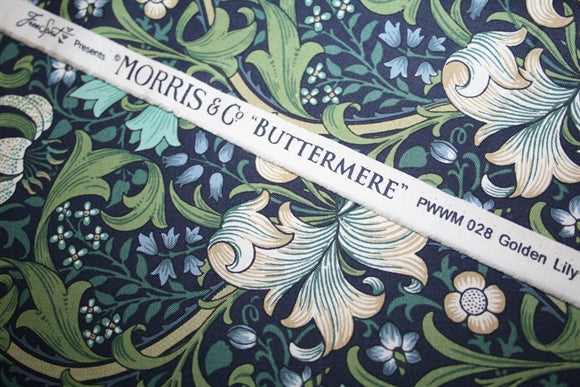 William Morris 'Golden Lily Navy' Bomuld