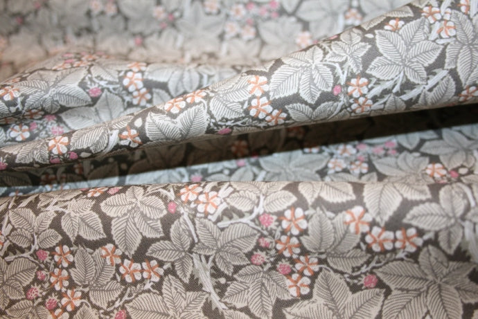 William Morris 'Bramble Charcoal' Bomuld