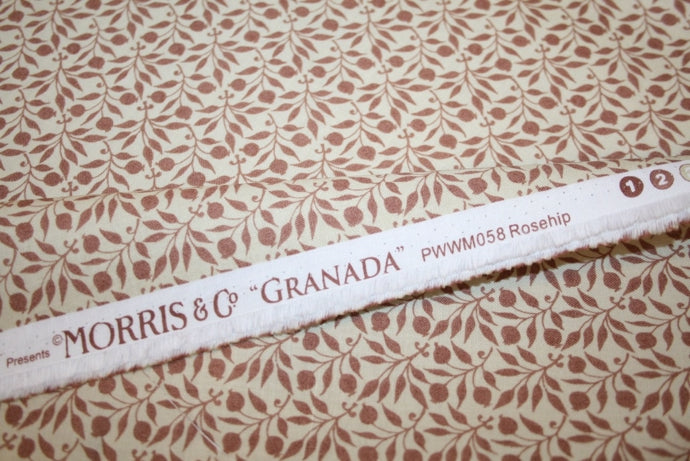 William Morris 'Rosehip Blush' Bomuld