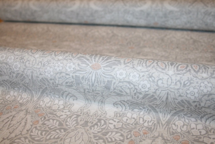 William Morris 'Pure Dove and Rose Small Silver' Bomuld