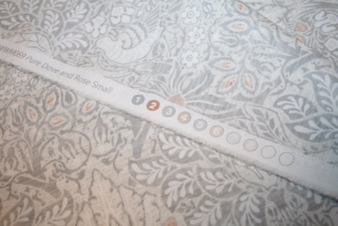 William Morris 'Pure Dove and Rose Small Silver' Bomuld