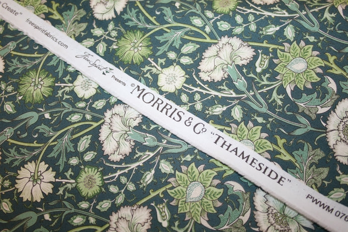 William Morris 'Mini Pink & Rose Marine' Bomuld
