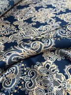 Italiensk deadstock silke satin med mørkeblåt ornamentprint