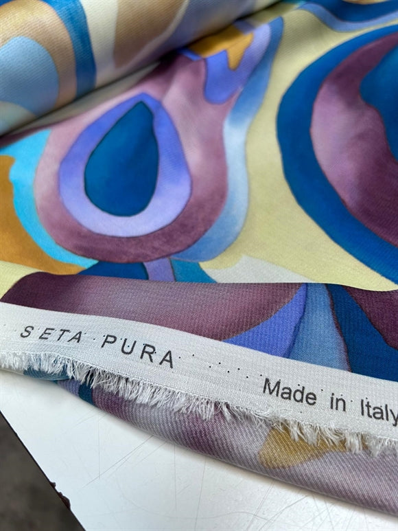 Serica Mediterranea III silkestof draperet – viser stoffets bløde fald og lette glans