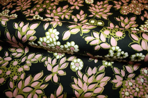 Blødt viskosestof med romantisk blomsterprint til kjoler og bluser