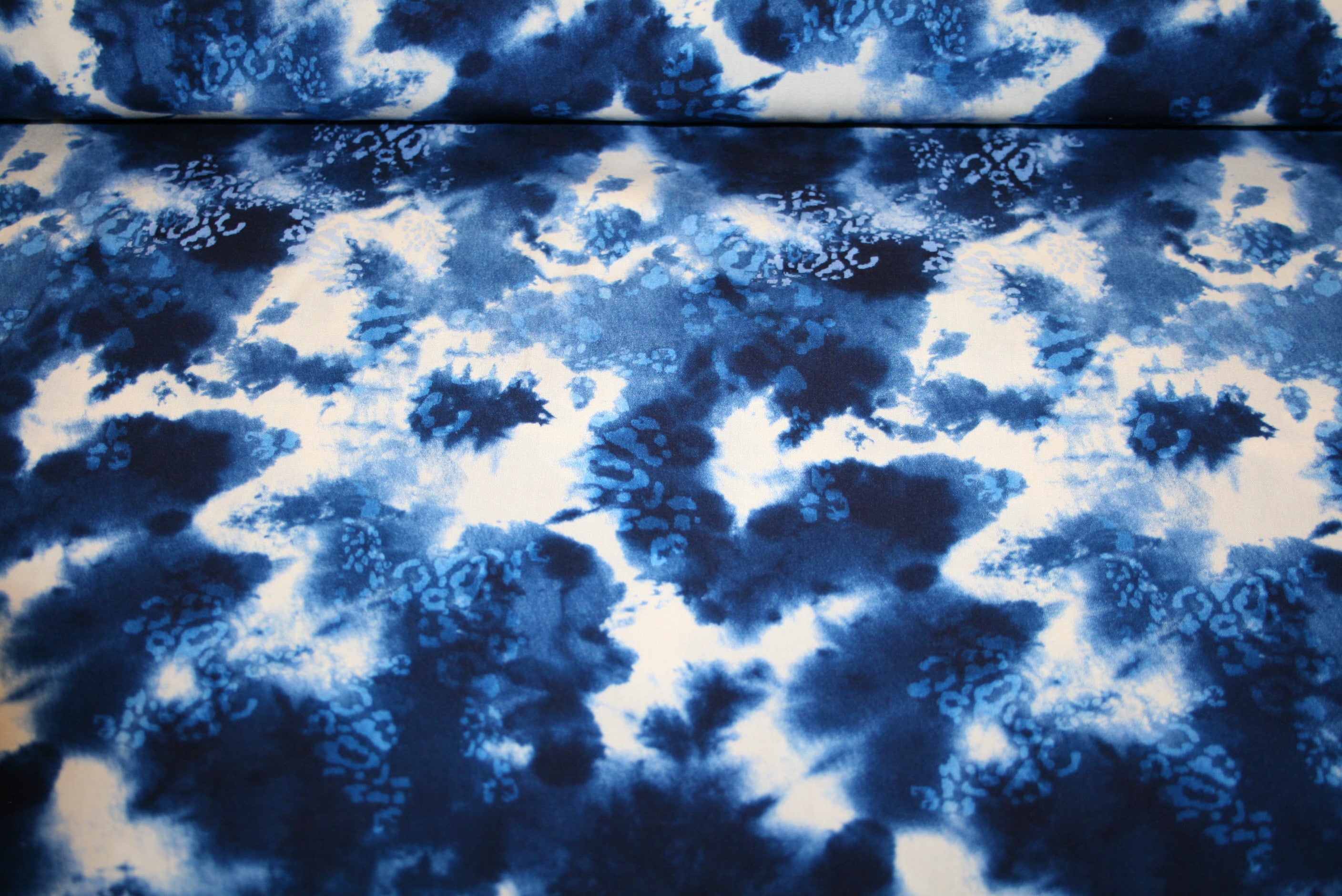Leo Batik Blu - viskose stof
