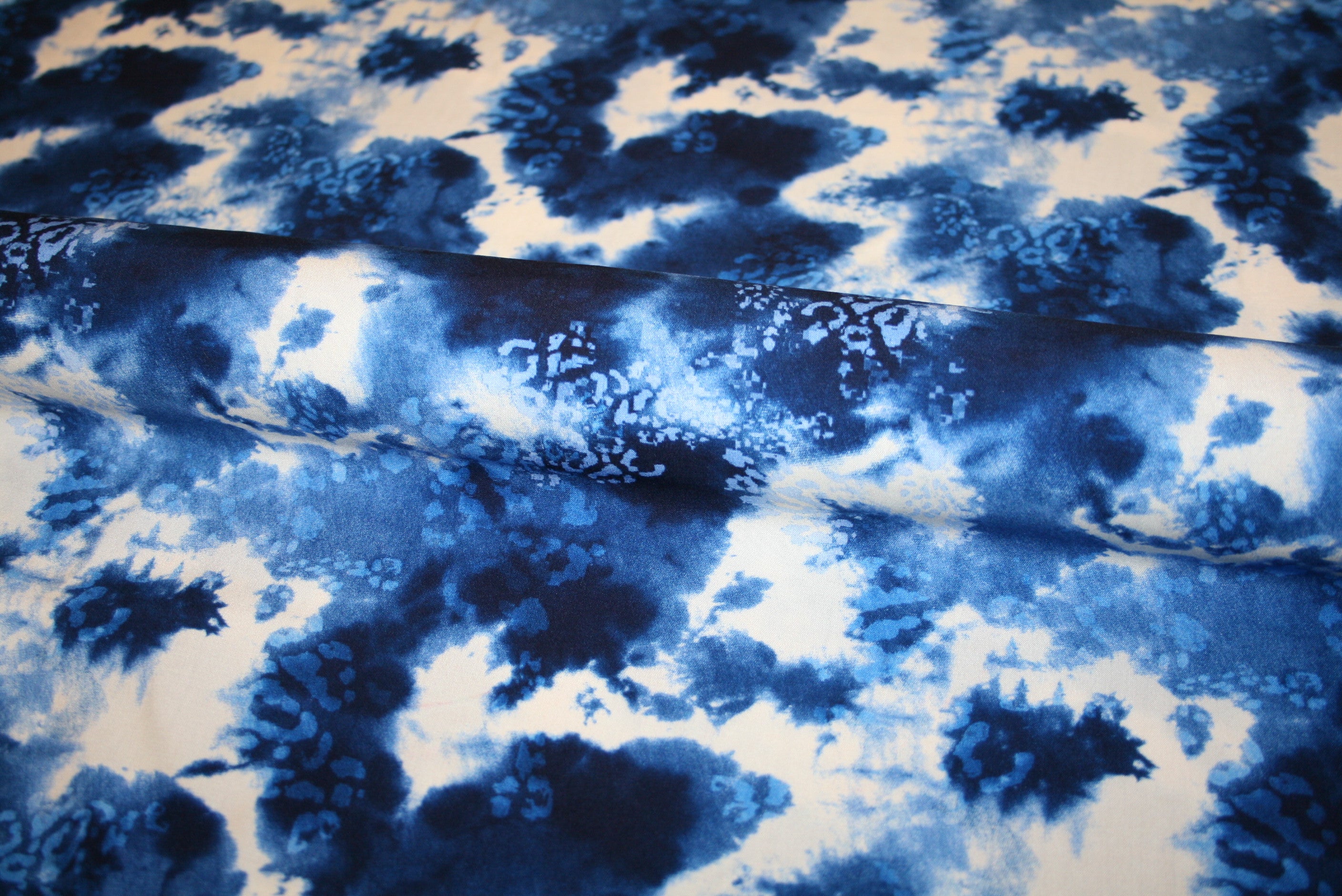Leo Batik Blu - viskose stof