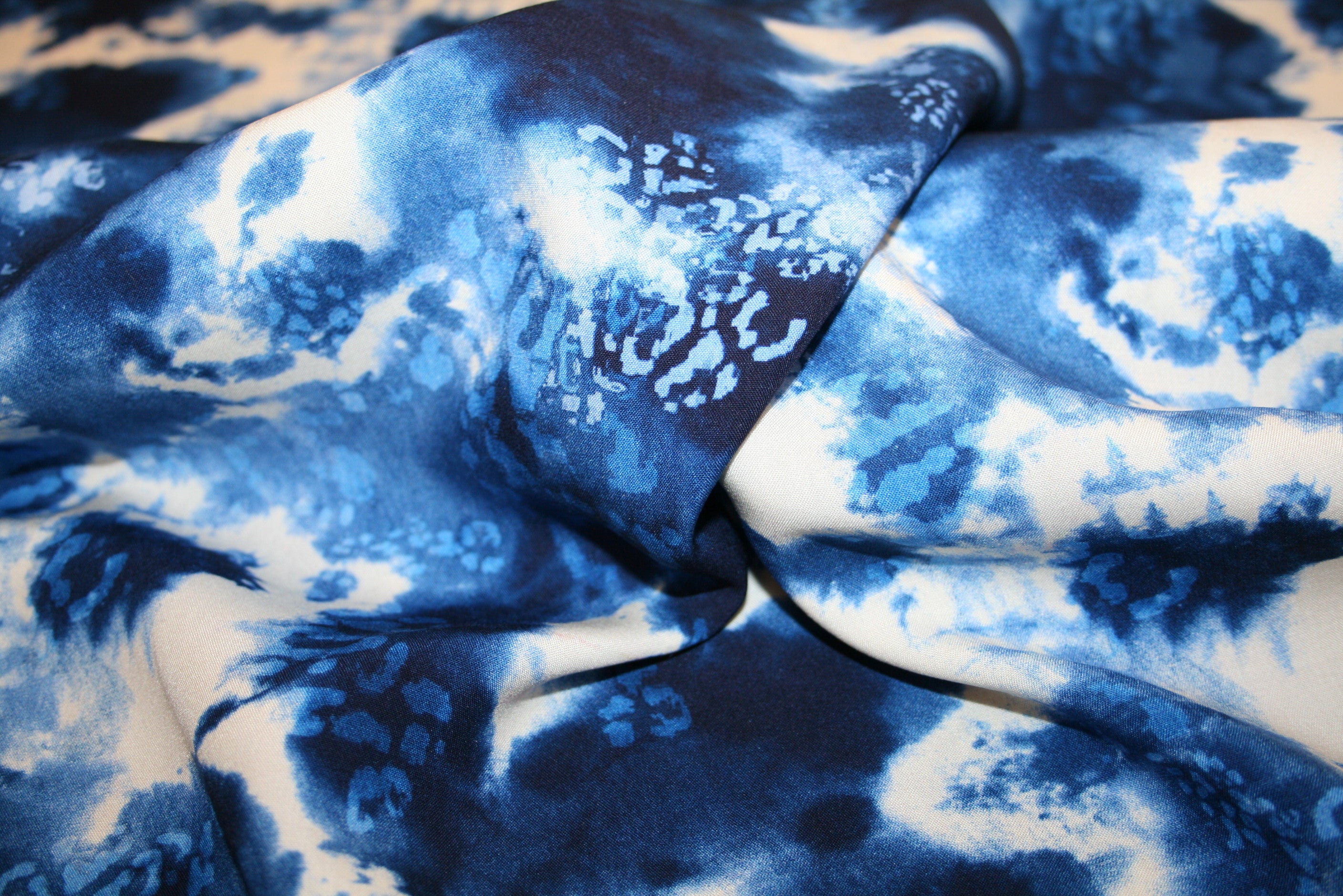 Leo Batik Blu - viskose stof