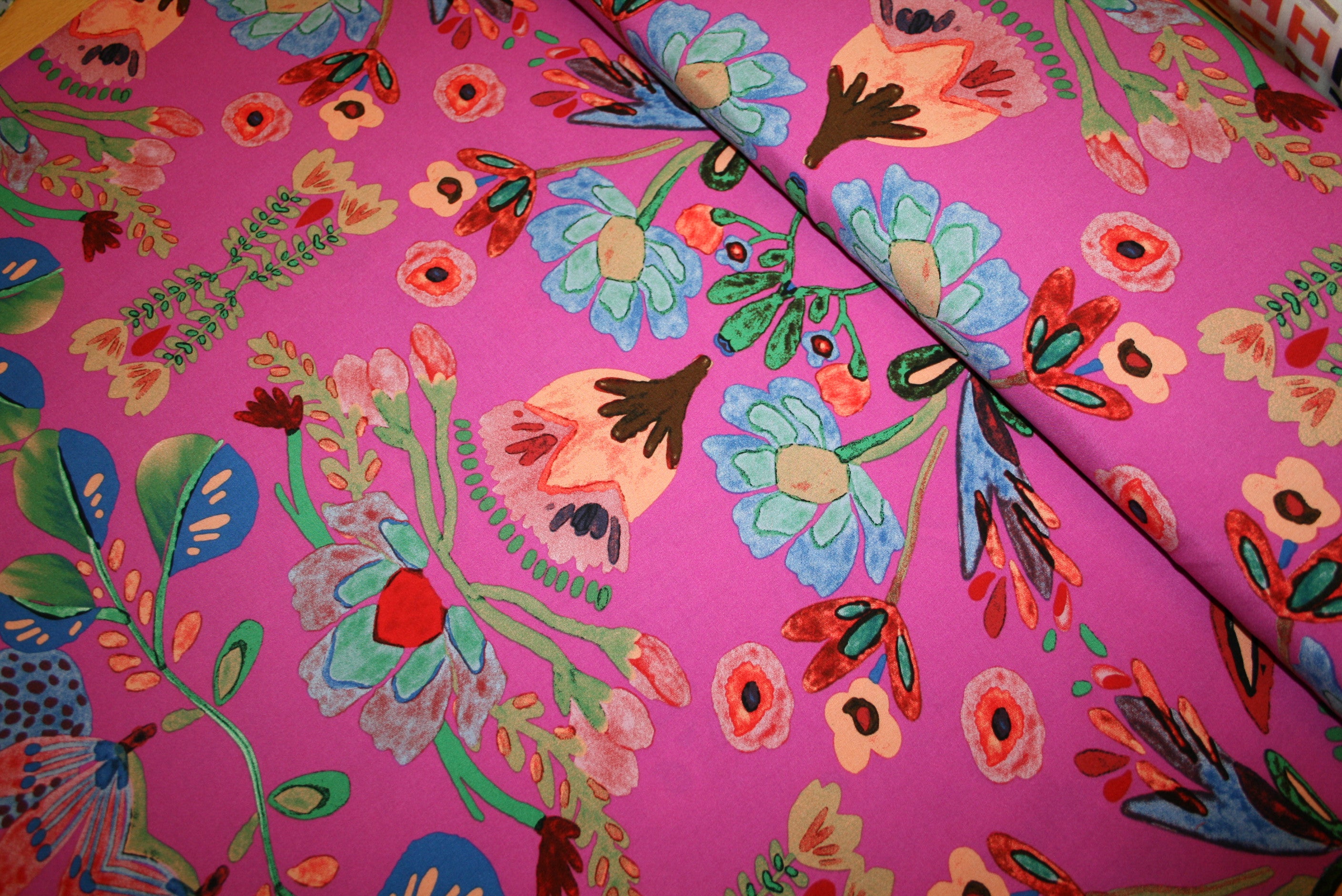 'Fiori di Fantasia Fuchsia' Viskose
