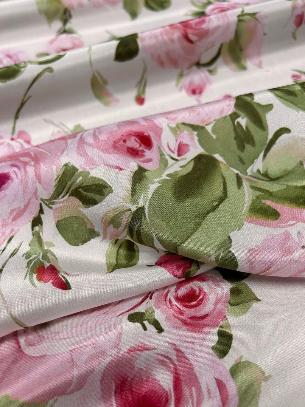 Rosabella - silke satin med rosenprint