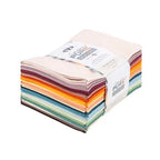 Fat Quarter bundle med 20 ensfarvede bomuldsstoffer fra Signature Pure Solids i blå, grønne, gule, orange og røde nuancer