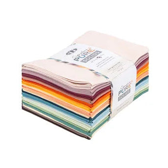 Fat Quarter bundle med 20 ensfarvede bomuldsstoffer fra Signature Pure Solids i blå, grønne, gule, orange og røde nuancer