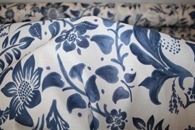 Bomulds batist med indigo blåt blomsterprint