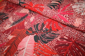 Vævet viscose stof med print af blade 'Palma Rosso'