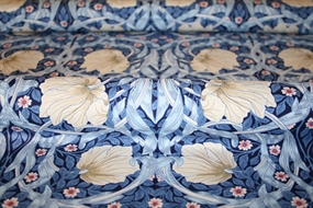 William Morris stof \'Small Pimpernel Blue\'